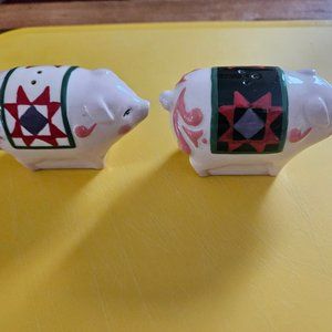 Jim Shore anthropomorphic pig salt&pepper shakers 2011